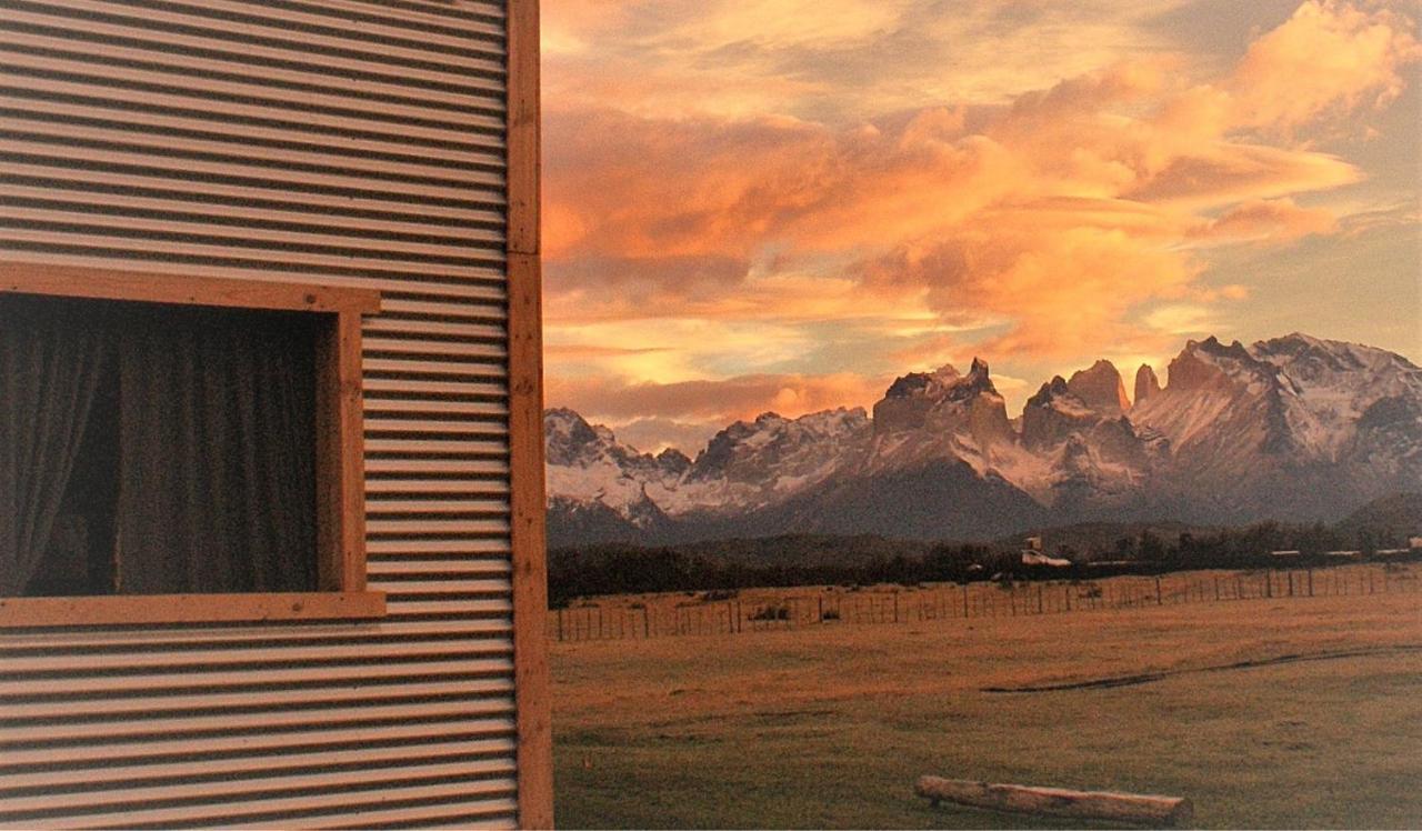 Vista Al Paine - Refugio De Aventura Bed & Breakfast Torres del Paine National Park Exterior photo